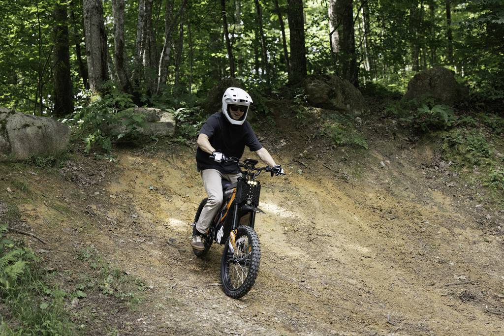 HappyRun G300 Pro electric dirt bike riding in winter terrain