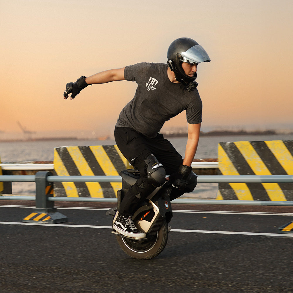 INMOTION V12S Electric Unicycle - image 2